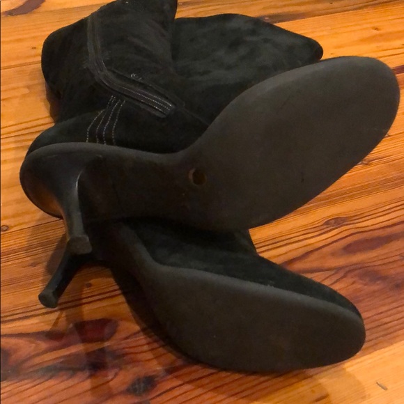 BCBGMaxAzria Women’s boots - heels - black - suede - Picture 6 of 8
